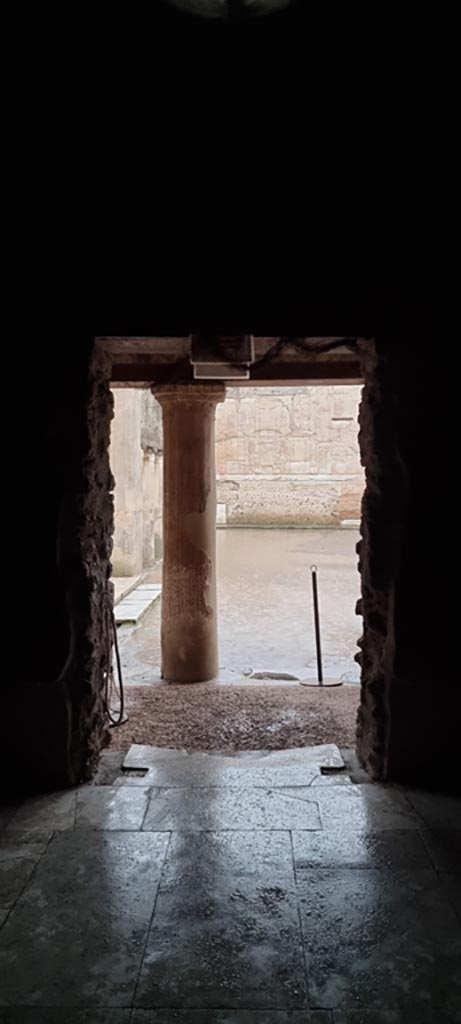 VII.1.8 Pompeii. July 2021. 
Vestibule 1, looking east towards Apodyterium/changing room.
Foto Annette Haug, ERC Grant 681269 DÉCOR
