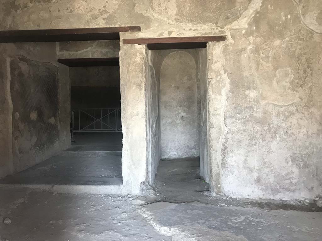 VII.1.8 Pompeii. April 2019. Entrance to latrine O and cella P. Photo courtesy of Rick Bauer.