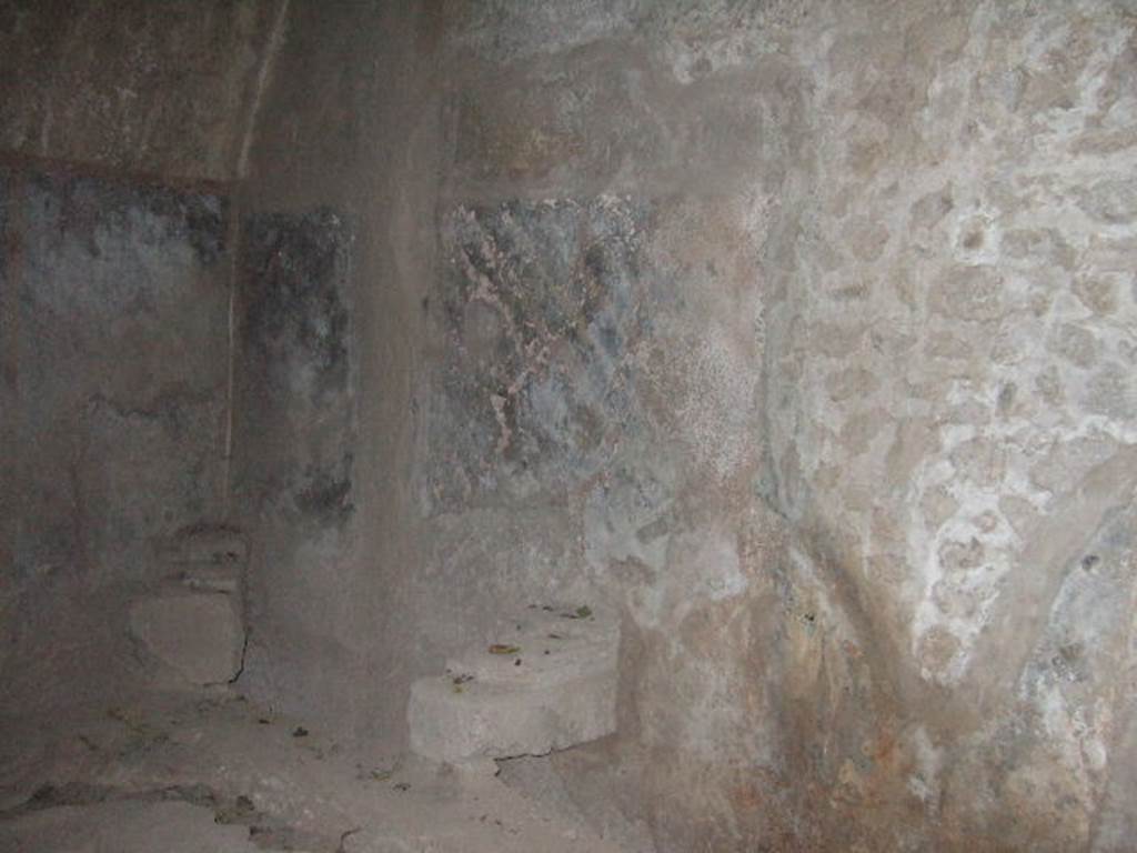 VII.1.8 Pompeii. September 2005. North-east corner of latrine O.