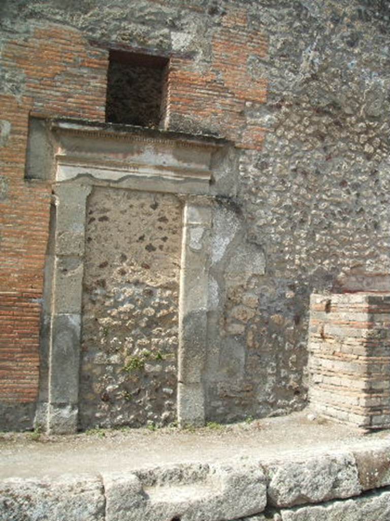 VII.1.14 Pompeii. May 2005. Blocked door between VII.1.14 and VII.1.15. Room 2b is behind the blocked door.


