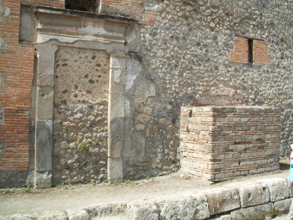 VII.1.15 Pompeii. May 2005. Blocked door between VII.1.14 and VII.1.15. Room 2b is behind the door. 