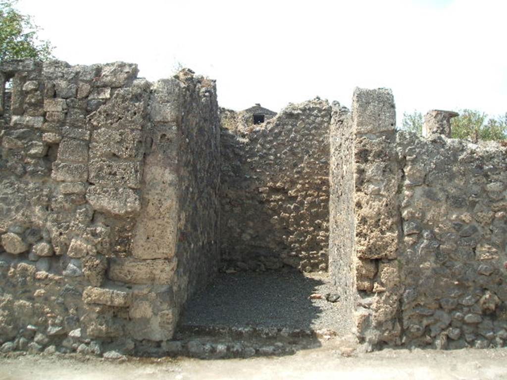 VII.1.23 Pompeii. May 2005.  According to Eschebach, this may be a public latrine, or may have been a posticum of VII.1.47 that was no longer in use. There may have been a stairs to upper floor on the right, against the north wall. See Eschebach, L., 1993. Gebudeverzeichnis und Stadtplan der antiken Stadt Pompeji. Kln: Bhlau. (p.246)
According to Fiorelli, it was a recess without a door occupied only by day by some travelling salesmen? See Pappalardo, U., 2001. La Descrizione di Pompei per Giuseppe Fiorelli (1875). Napoli: Massa Editore. (p.75)

In March 1848, red painted graffiti was found on the pilaster between VII.1.23 and VII.1.24, on the right

Si]ricum    [CIL IV 924]

]Marcellum
[]  d(ignum)  r(ei)  p(ublicae)  o(ro)  v(os)  f(aciatis)    [CIL IV 925]

See Pagano, M. and Prisciandaro, R., 2006. Studio sulle provenienze degli oggetti rinvenuti negli scavi borbonici del regno di Napoli.  Naples : Nicola Longobardi. (p. 164) 

