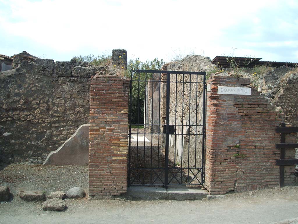 VII.1.25 Pompeii. May 2005. 
Via Stabiana entrance, looking west. The door-jambs were made of brick, and the threshold was made from lava.
