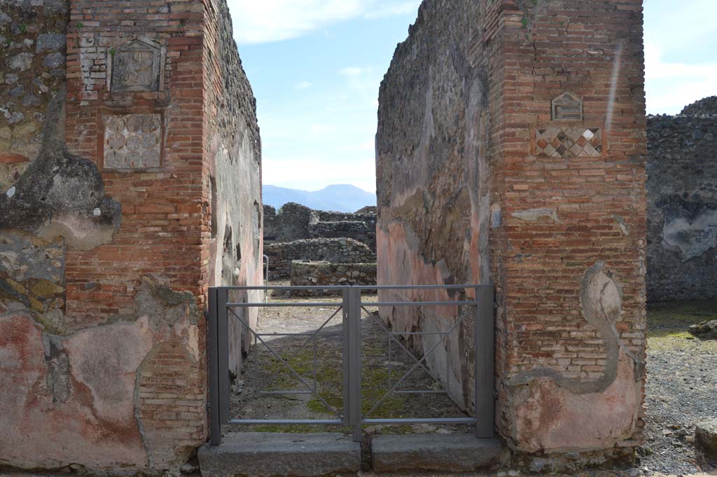 VII.1.36 Pompeii. March 2018. Looking south to entrance doorway.
Foto Taylor Lauritsen, ERC Grant 681269 DÉCOR.
