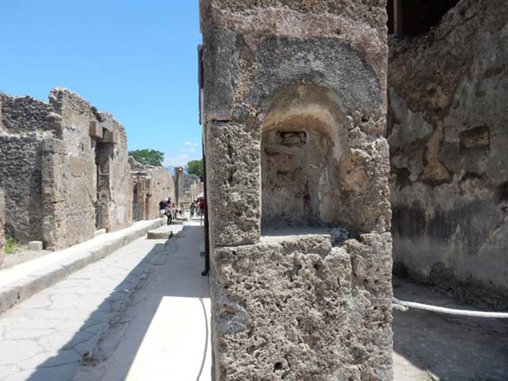 VII.1.41 Pompeii. May 2017. Looking east towards niche on west side of pillar.  Photo courtesy of Buzz Ferebee.