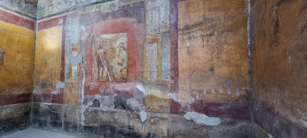 VII.1.47 Pompeii, May 2018. Exedra 10, south-west corner. Photo courtesy of Buzz Ferebee.