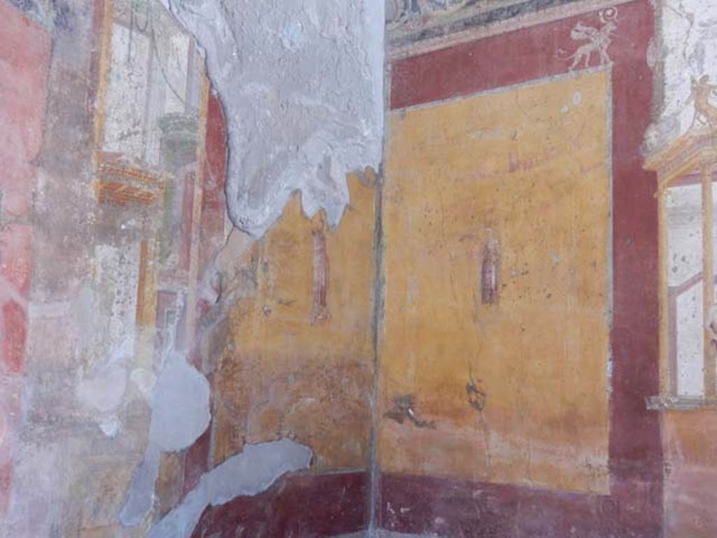 VII.1.47 Pompeii, May 2018. Exedra 10, detail of north-west corner. Photo courtesy of Buzz Ferebee.