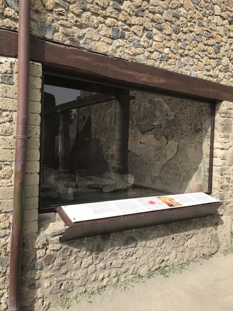 VII.1.47 Pompeii. April 2019. Room 8, window from west portico of peristyle 19. 
Photo courtesy of Rick Bauer.
