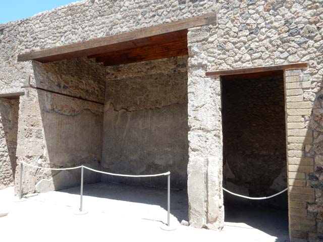 VII.1.47 Pompeii. May 2017. Looking north-east in atrium towards corridor to rear, on left and to room 6, tablinum, and room 5, on right. Photo courtesy of Buzz Ferebee.

