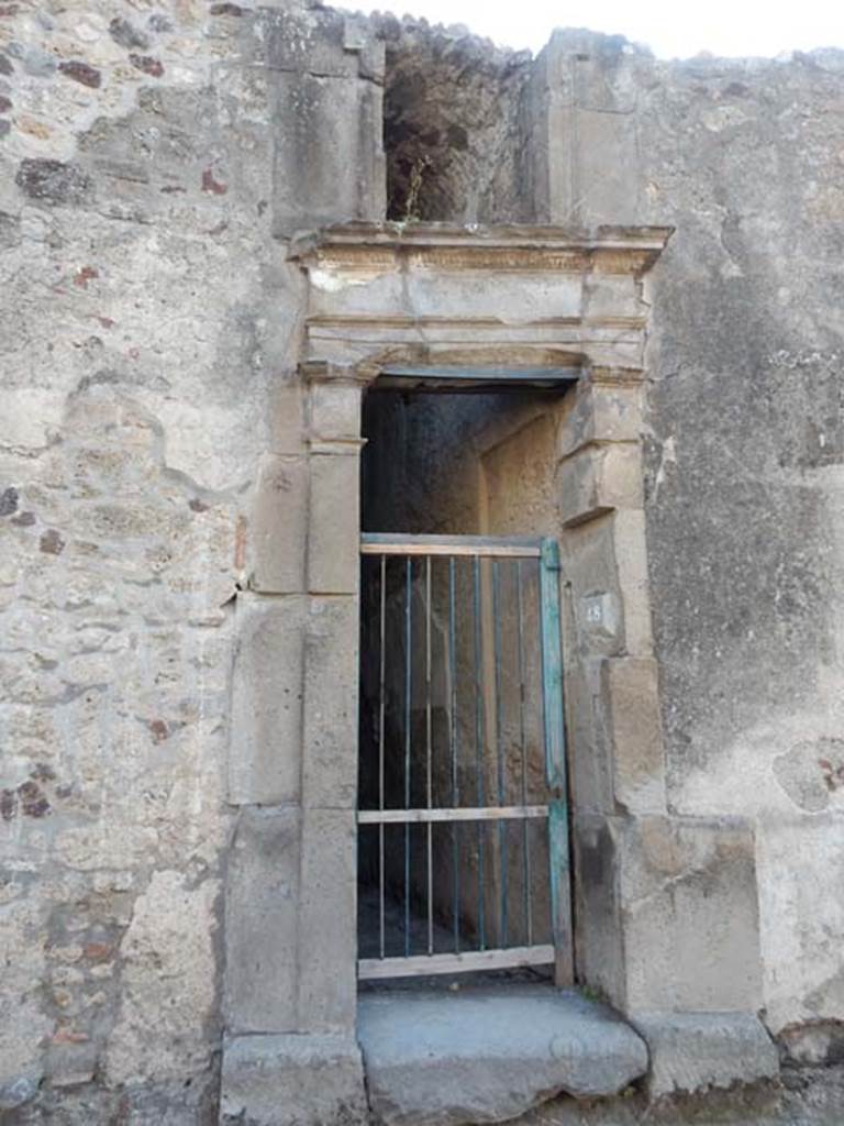 VII.1.48 Pompeii. May 2015. Entrance on Vicolo del Lupanare. Photo courtesy of Buzz Ferebee.
