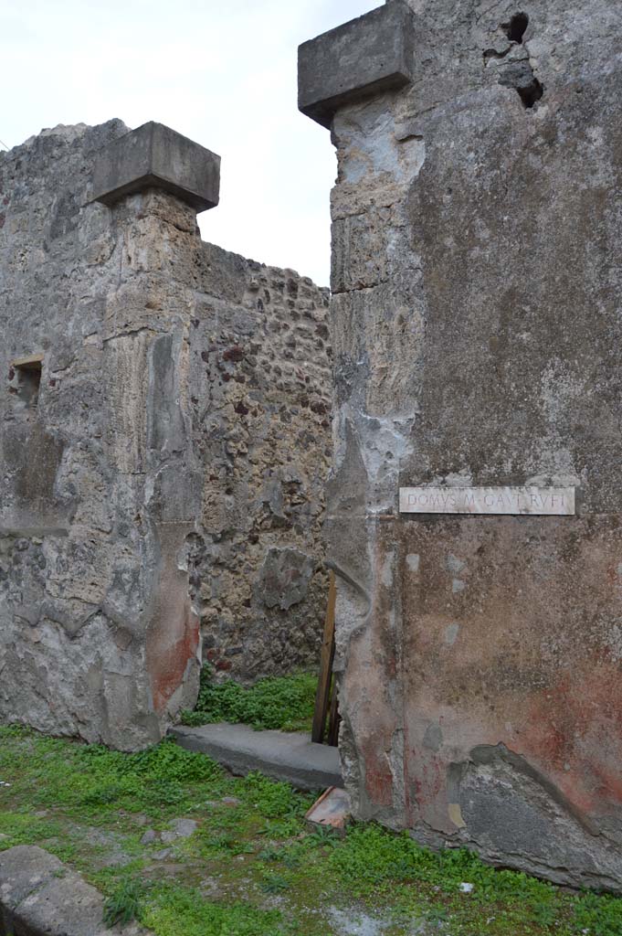 VII.2.16 Pompeii. October 2017. Entrance doorway on south side of Vicolo del Panettiere.
Foto Taylor Lauritsen, ERC Grant 681269 DÉCOR.
