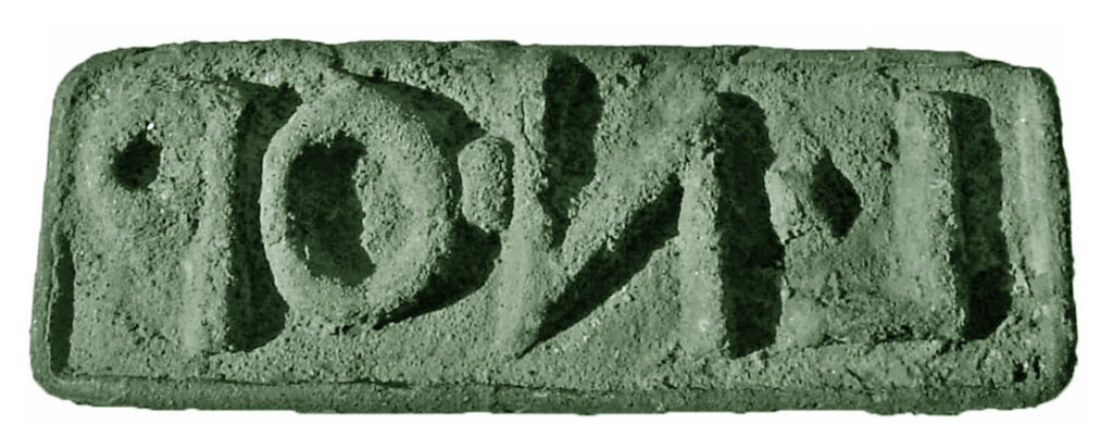 VII.2.20 Pompeii.  Seal of L(uci) N̂i(nni) Op(tati) [CIL X 8058, 56]. The seal was found on May 12, 1864 along with the seal CIL X 8058, 70 = EDR159809 "in continuing the excavation of the room indicated on day 10 currently", that is "in the cubicle on the left at the bottom of the peristyle"
Now in Naples Archaeological Museum. Inventory number 4742.

Secondo Soldovieri, il sigillo fu raccolto il 12 Maggio 1864 insieme a CIL X 8058, 70 = EDR159809 "nel continuarsi il disterro della stanza indicata nel giorno 10 andante", ossia "nel cubicolo a sinistra in fondo al peristilio"

Vedi Soldovieri U. 2017. Una nuova dedica a Iuppiter da Pompei, ARCTOS Vol. LI, Helsinki, p. 138-9, fig. 5, note 14.