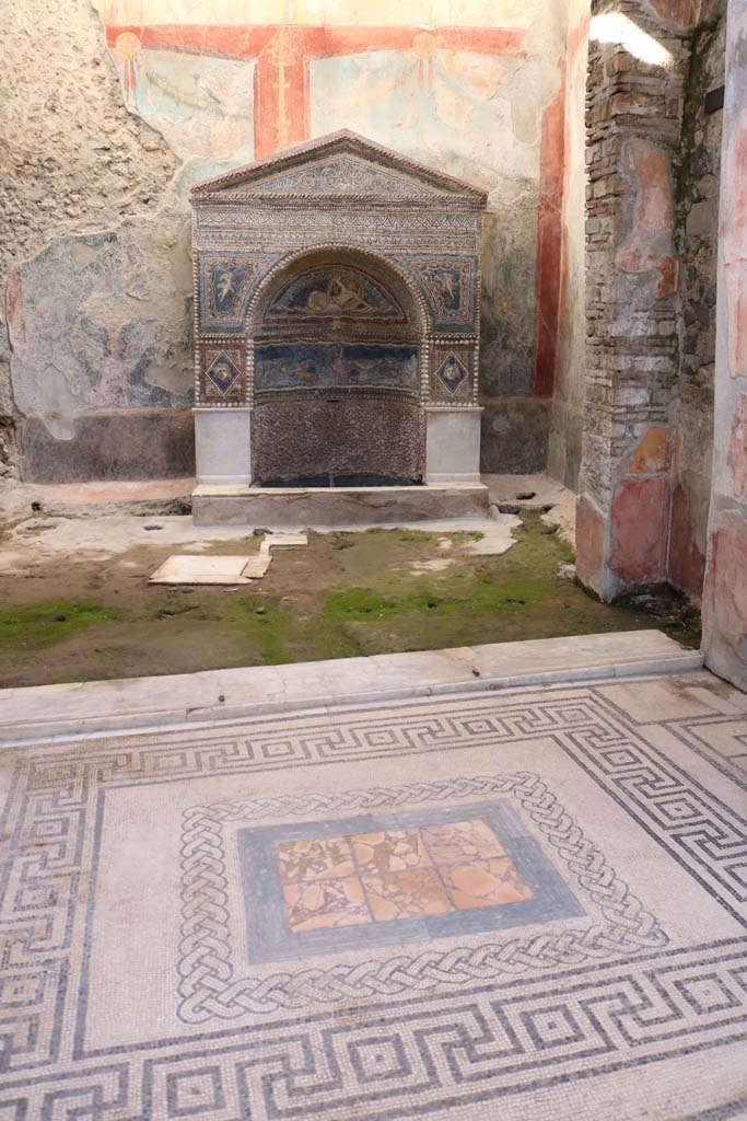 VII.2.45, Pompeii. December 2018. 
Looking north across floor in tablinum towards garden area with fountain. Photo courtesy of Aude Durand.
