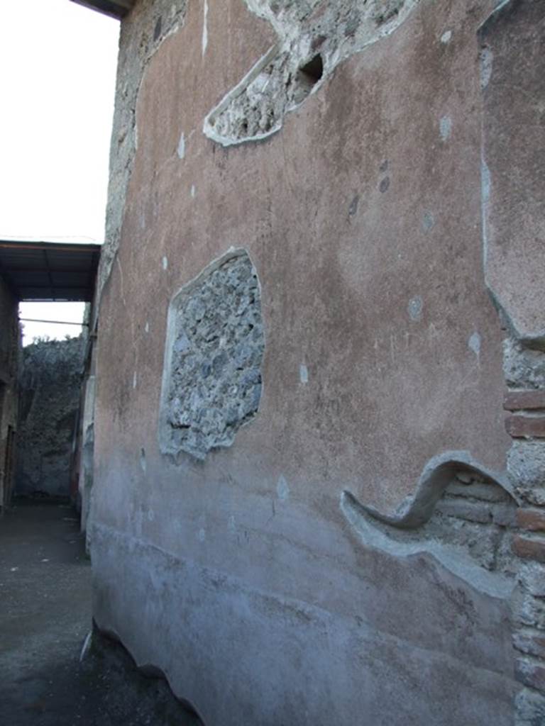 VII.4.48 Pompeii. December 2007. Room 10, west wall of corridor.