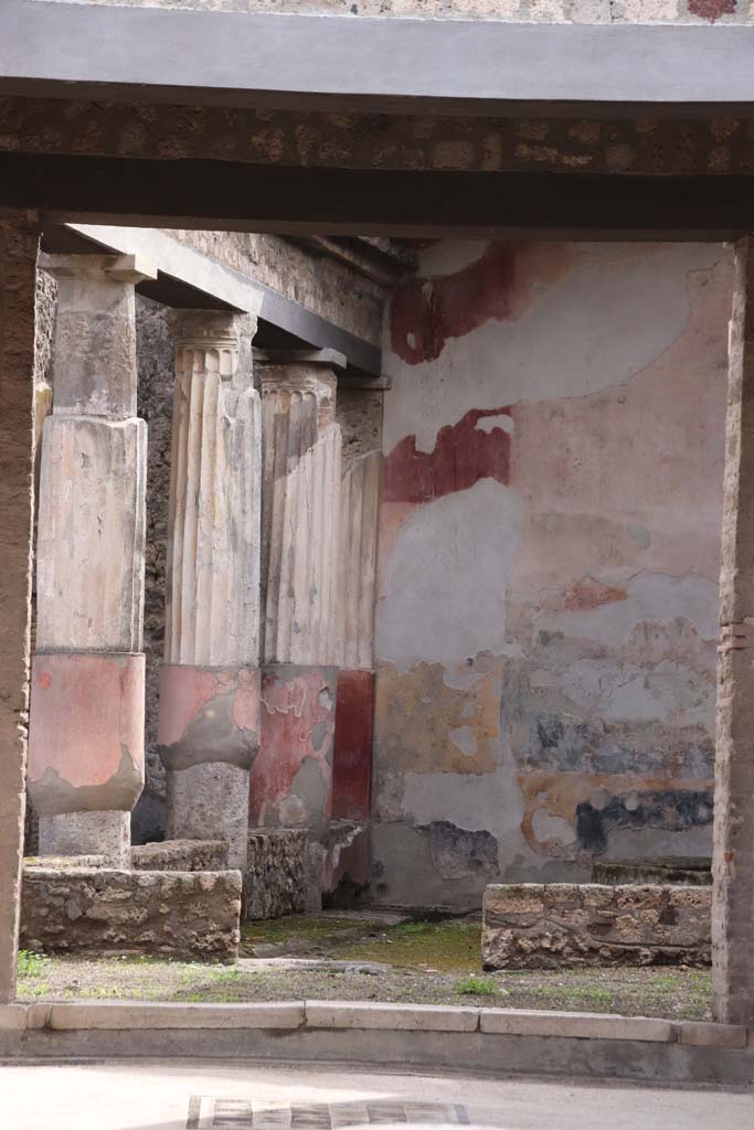 VII.4.48 Pompeii. October 2020. Room 11, tablinum, looking south towards peristyle. Photo courtesy of Klaus Heese.