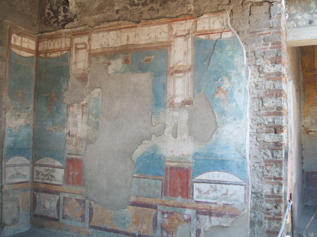 VII.4.48 Pompeii. Room 11, wall painting from centre of west wall.  
Wall painting of Daedalus showing Pasiphae the wooden cow.
Now in Naples Archaeological Museum. Inventory number 8979.
