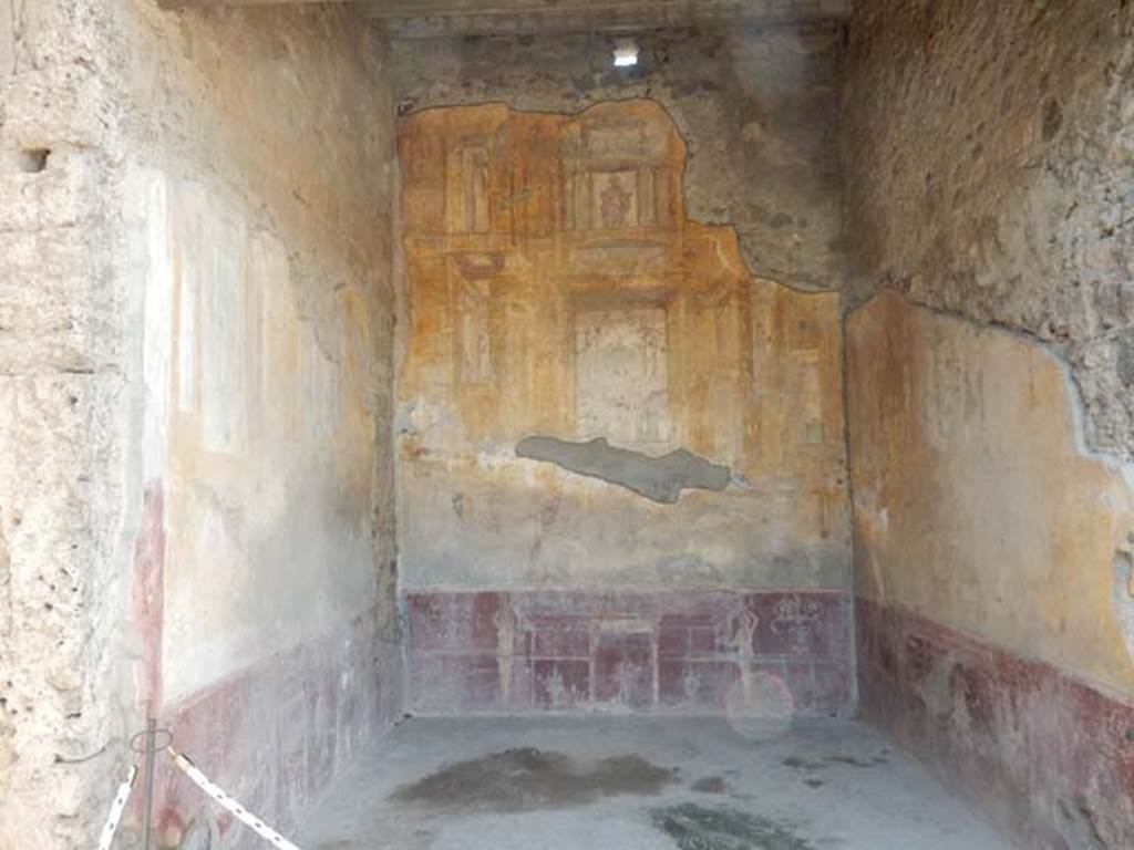 VII.4.48 Pompeii. May 2015. Room 13, looking towards west wall of ala.
Photo courtesy of Buzz Ferebee.
