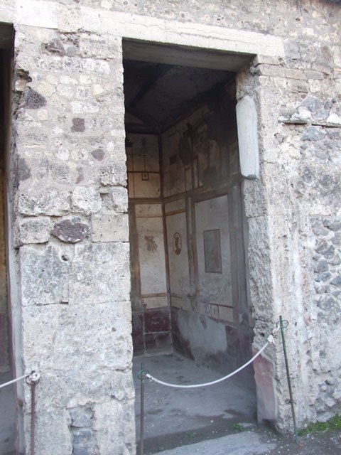 VII.4.48 Pompeii. December 2007. Doorway to Room 14. Cubiculum.