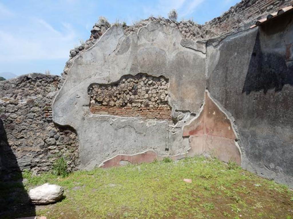 VII.4.48 Pompeii. May 2015. Room 17, north wall and north-east corner.
Photo courtesy of Buzz Ferebee.

