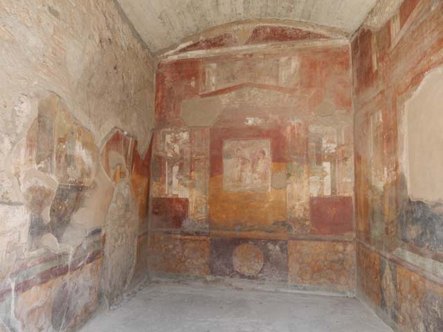 VII.4.48 Pompeii. May 2015. Room 18, looking towards east wall. Photo courtesy of Buzz Ferebee.