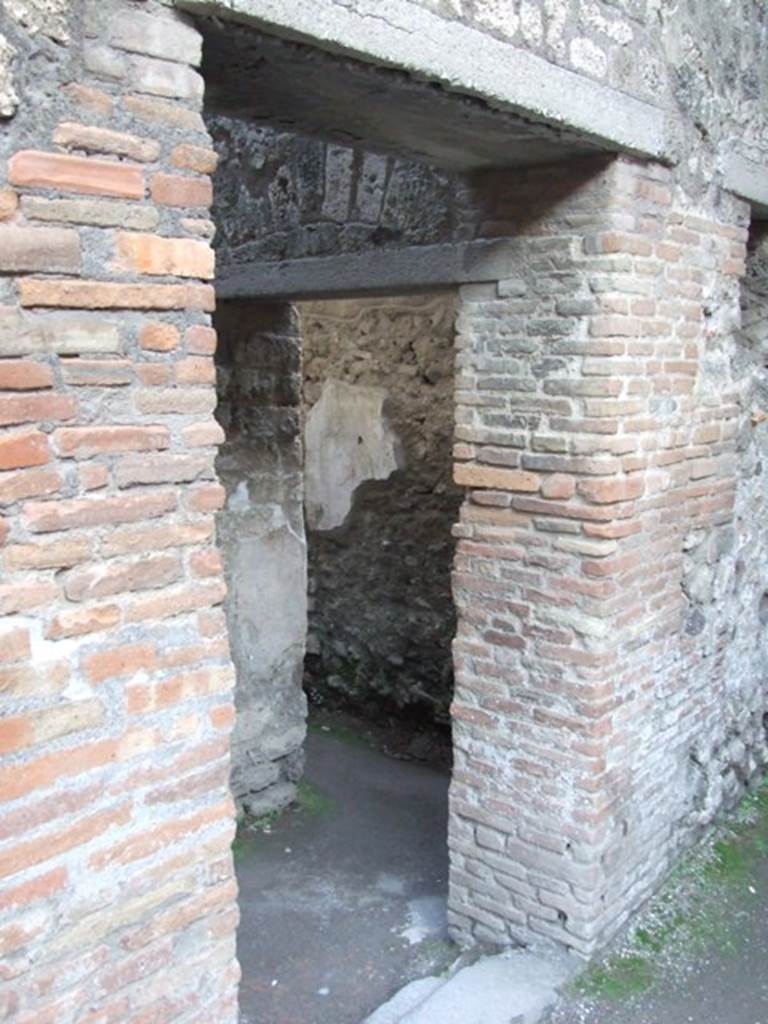 VII.4.48 Pompeii. December 2007.  Room 21, latrine on south side of room 20.