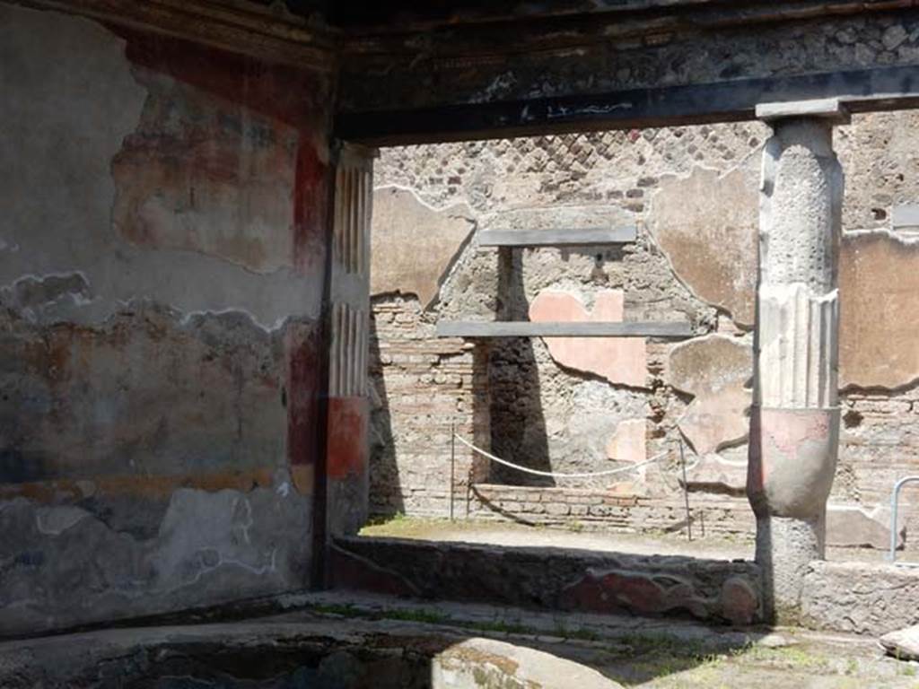 VII.4.48 Pompeii. May 2015. Peristyle, north-west corner and north side. Photo courtesy of Buzz Ferebee.
