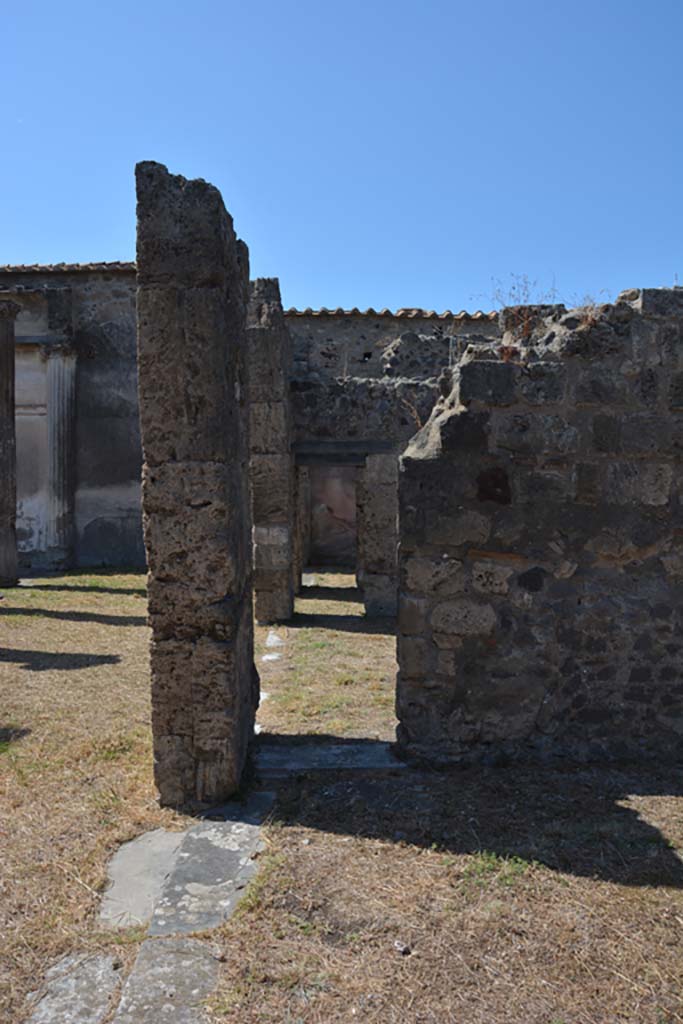 VII.4.57 Pompeii. September 2019. 
Room 15, looking west through small doorway into tablinum, and through other rooms.
Foto Annette Haug, ERC Grant 681269 DÉCOR.
