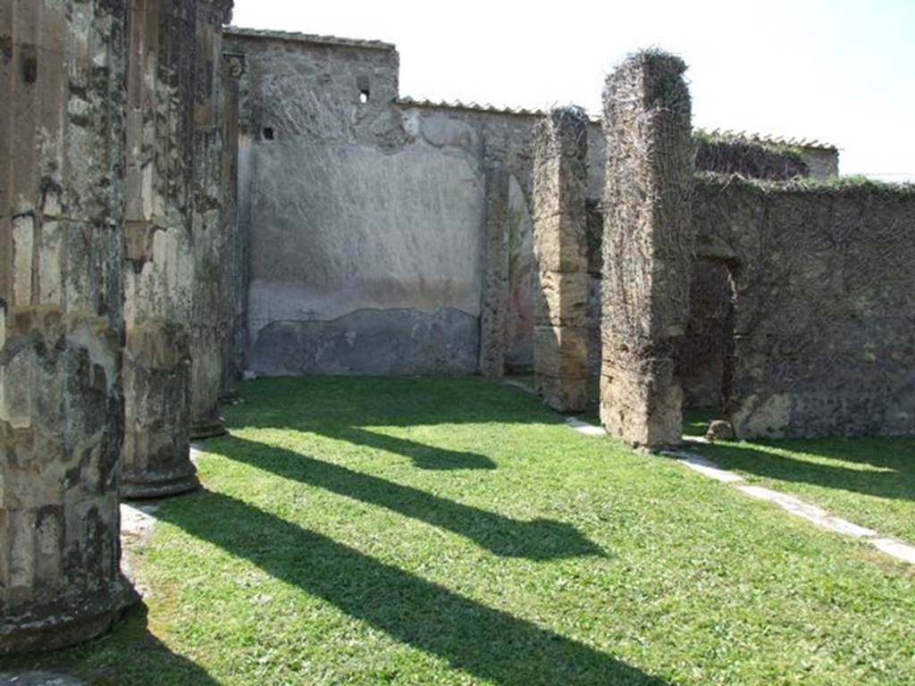 VII.4.57 Pompeii. March 2009. Looking west across north portico, with doorway to tablinum, on right.

