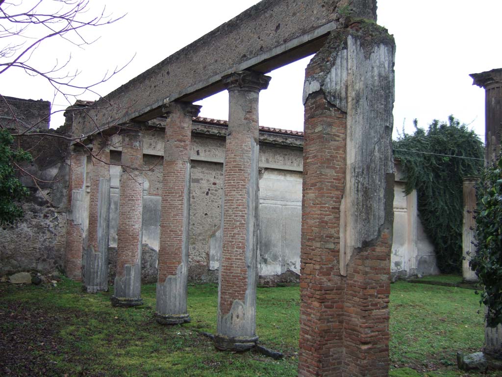 VII.4.57 Pompeii. December 2005. South portico looking west.