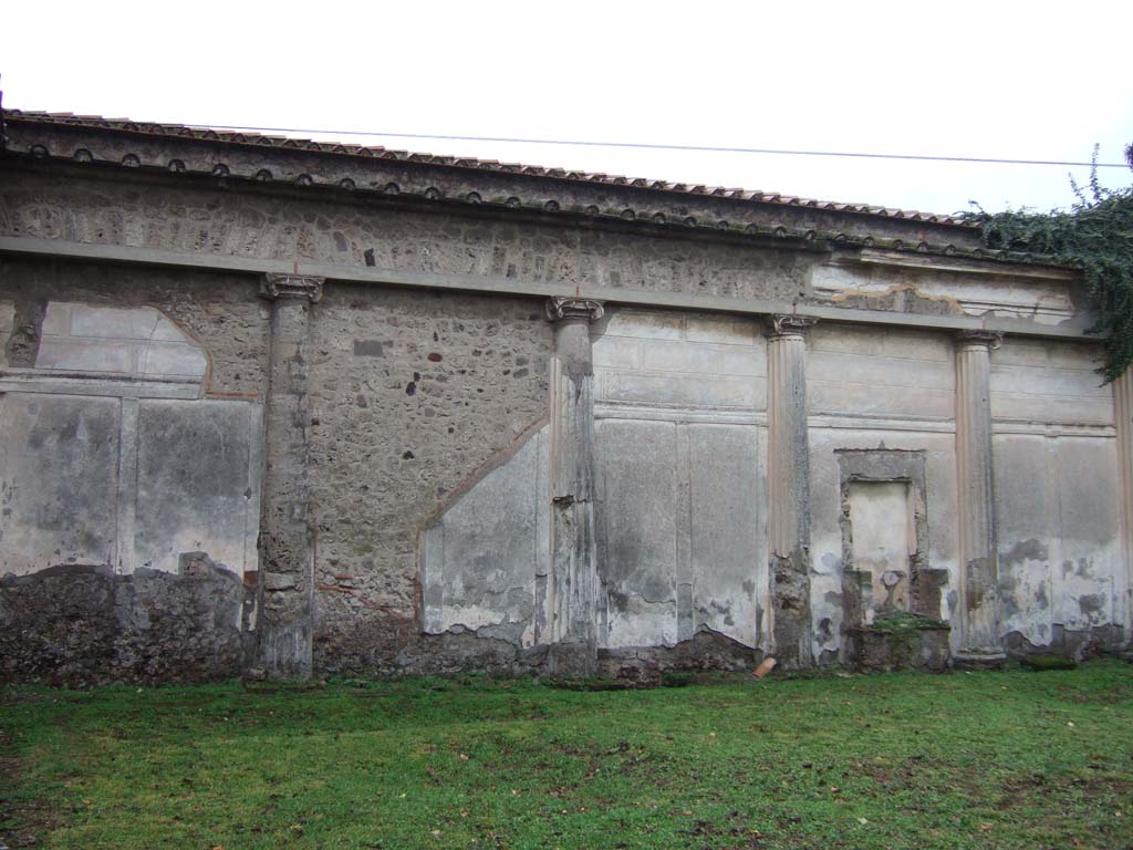 VII.4.57 Pompeii. December 2005. Peristyle, west wall at south end with aedicula lararium, on right.