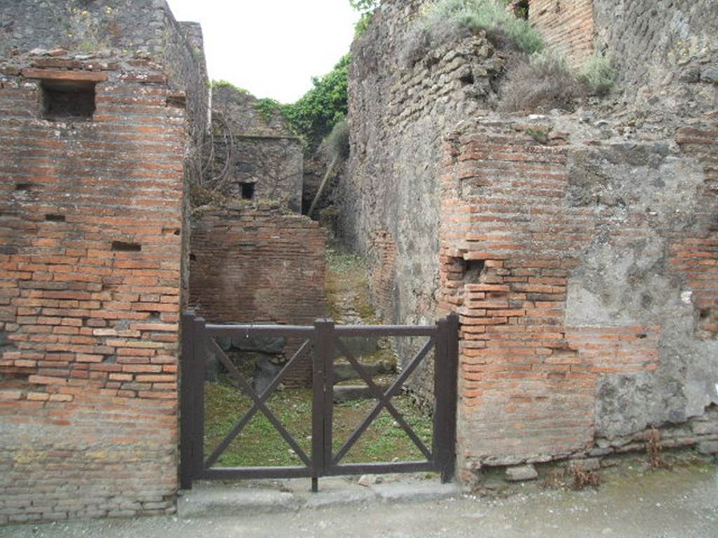 VII.5.7 Pompeii.  Entrance to Forum Baths.  May 2005.  Entrance.
Found in February 1824 on the second pilaster of bricks..(on the right), painted in red were 
M(arcum)  [V]esonium
Marcellum  [     [CIL IV 273]
M(arcum)  Cerrinium  [V]a[tia]m
aed(ilem)  saccari  rog(ant)       [CIL IV 274]
A(uli)  Suetti  Cer[ti  familia  gladiatorial  pugnabit(?)     CIL IV 1191 
Also found between VII.5.7 and 8 in July 1824 was 
M(arcum)  C(errinium)  V(atiam)  v(irum)  b(onum)  aed(ilem)  o(ro)  v(os)  f(aciatis)  Colepius
rog(at)    [CIL IV 246]
See Pagano, M. and Prisciandaro, R., 2006. Studio sulle provenienze degli oggetti rinvenuti negli scavi borbonici del regno di Napoli.  Naples : Nicola Longobardi.  (p.128 and p.130)
According to Della Corte, the noble Colepius [CIL IV 246 above, and Note 1 on p.117] was not well-known outside of Pompeii. He thought that probably the family house was on the Via degli Augustali, because of the other similar recommendations found there.
See Della Corte, M., 1965.  Case ed Abitanti di Pompei. Napoli: Fausto Fiorentino. (p.116-7)
