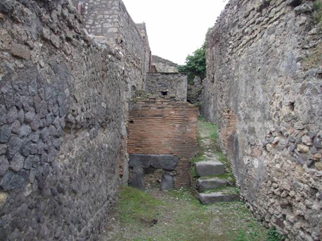 VII.5.7 Pompeii. December 2007. Remains of praefurnium or furnace room (no. 27 on plan) between the mens and womens baths.