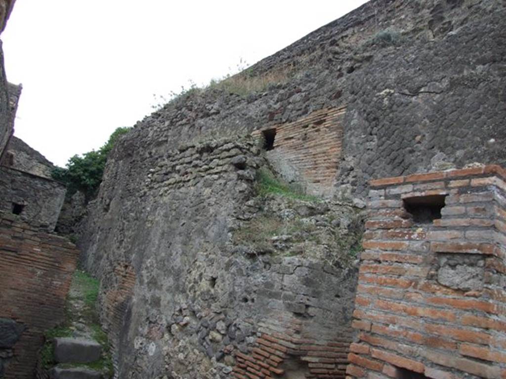 VII.5.7 Pompeii. December 2007. Wall of womens baths on west side of entrance to Forum Baths boiler area.