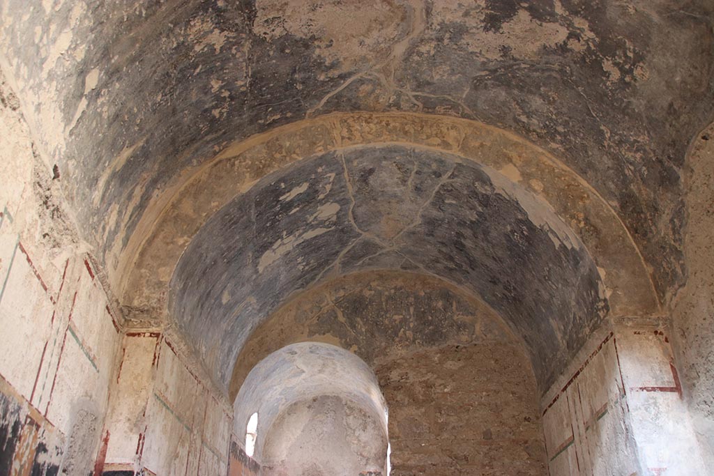 VII.5.8 Pompeii. October 2024. Changing room 46, with barrel-vaulted ceiling, looking north. Photo courtesy of Klaus Heese.