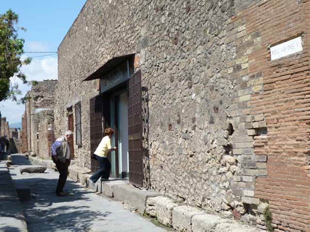 Vicolo delle Terme, east side. May 2010. Rear entrance of modern restaurant at VII.5.13