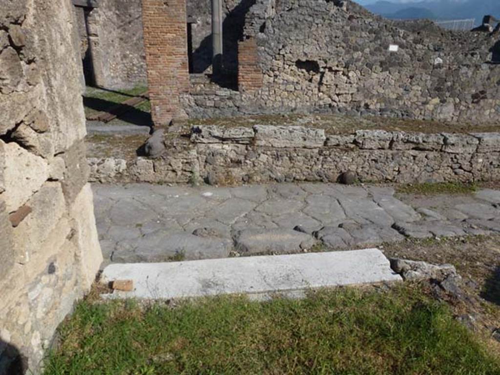 VII.6.28 Pompeii. June 2012. 
Looking south across threshold or sill towards Vicolo dei Soprastanti, from entrance.
