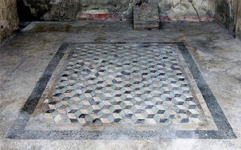 VII.7.5 Pompeii. 2014 after renovation. Exedra (u) mosaic floor with tiles in the centre in the form of cubes.