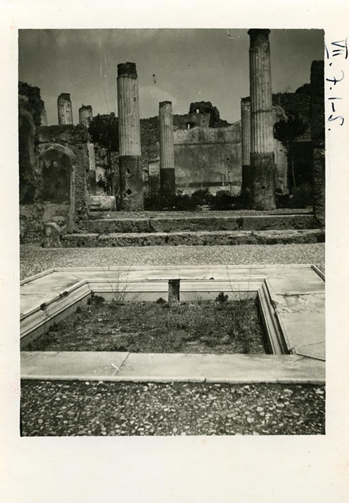 VII.7.5 Pompeii. Pre-1937-39. Looking north across impluvium in atrium (b), towards peristyle (l).
Photo courtesy of American Academy in Rome, Photographic Archive. Warsher collection no. 864.
