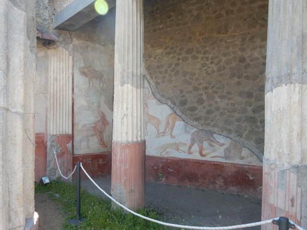 VII.7.10 Pompeii. May 2018. Looking towards north-west corner across peristyle. Photo courtesy of Buzz Ferebee. 