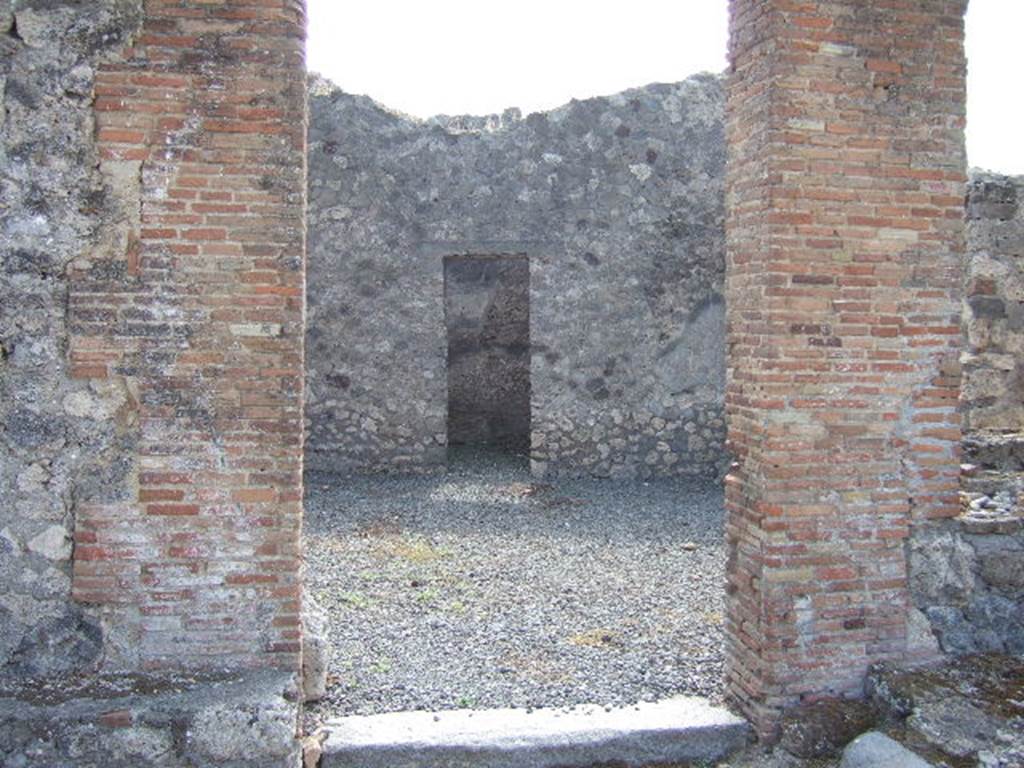 VII.7.21 Pompeii. September 2005. Looking south across atrium towards doorway to small enclosed tablinum. According to Garcia y Garcia, the bombardment caused the destruction of he walls of two rooms, with the loss of painted plaster. 
See Garcia y Garcia, L., 2006. Danni di guerra a Pompei. Rome: LErma di Bretschneider. (p.116)
