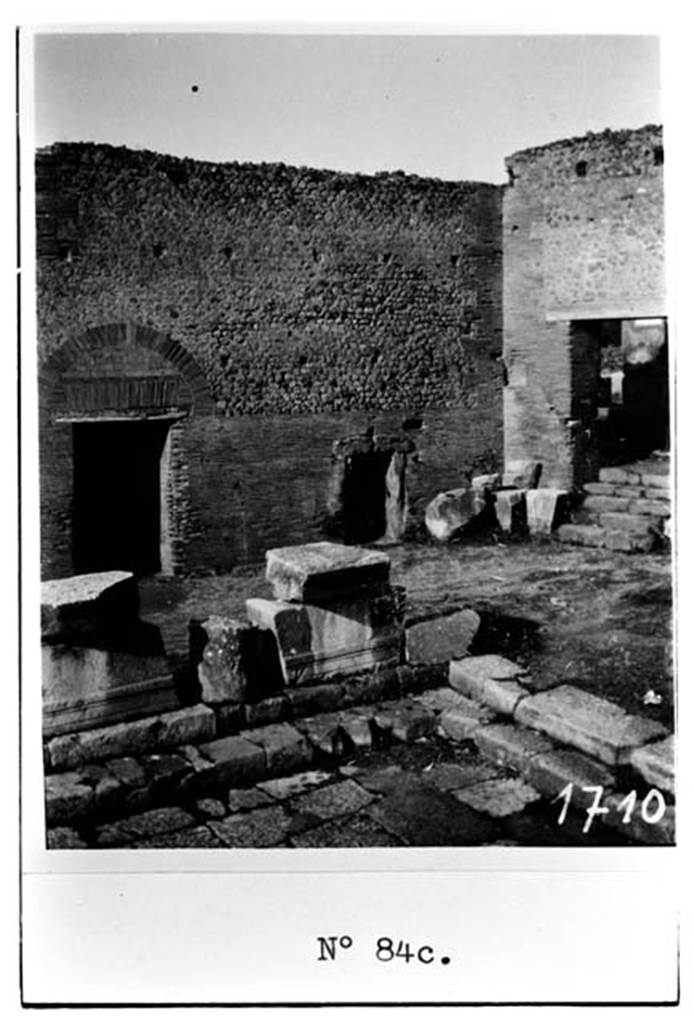 VII.7.28 Pompeii.  W.1602. North-west corner of Forum with two doorways.
On the left is the doorway to the public latrine at VII.7.28.
On the right is the doorway to the aerarium, carcer or cella at VII.7.27.
Photo by Tatiana Warscher. Photo © Deutsches Archäologisches Institut, Abteilung Rom, Arkiv. 
