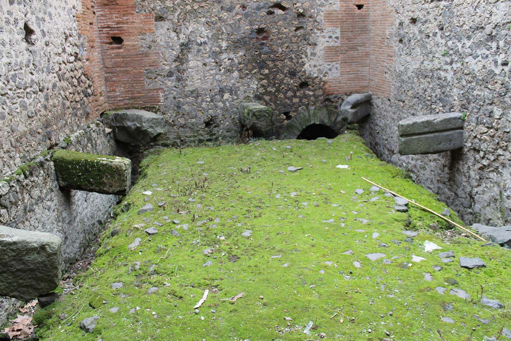 VII.7.28 Pompeii. March 2014. Looking west across latrine.  
Foto Annette Haug, ERC Grant 681269 DÉCOR.
