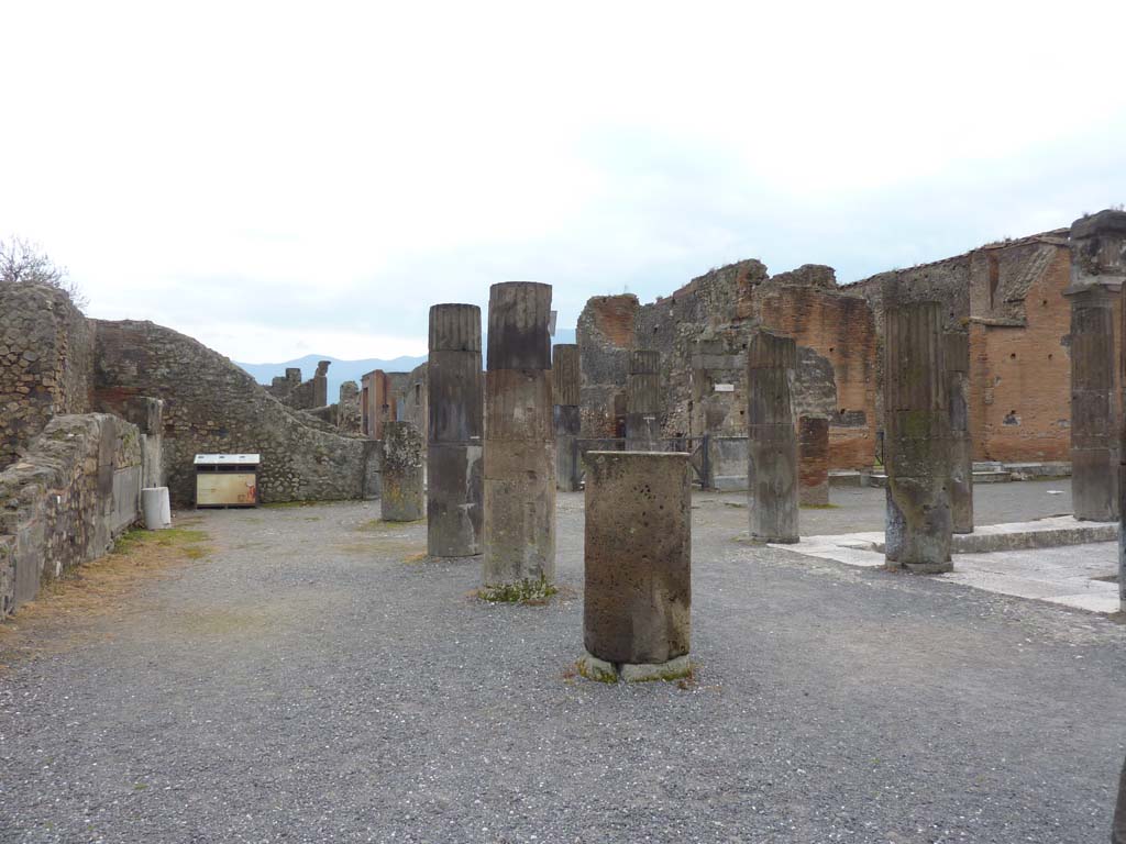 VII.8, Pompeii Forum. March 2014. Looking south in south-east corner of Forum, from outside VIII.3.2/3, on left. 
Foto Annette Haug, ERC Grant 681269 DÉCOR.
