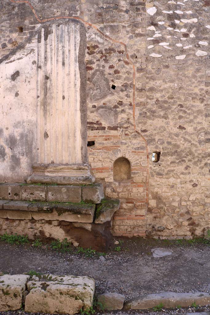 VII.8 Pompeii Forum. December 2018. 
Niche of street shrine on outside north wall of Forum. Photo courtesy of Aude Durand.
