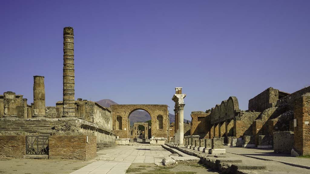 VII.8 Pompeii Forum. August 2021. Looking towards east side of north end of Forum. Photo courtesy of Robert Hanson.