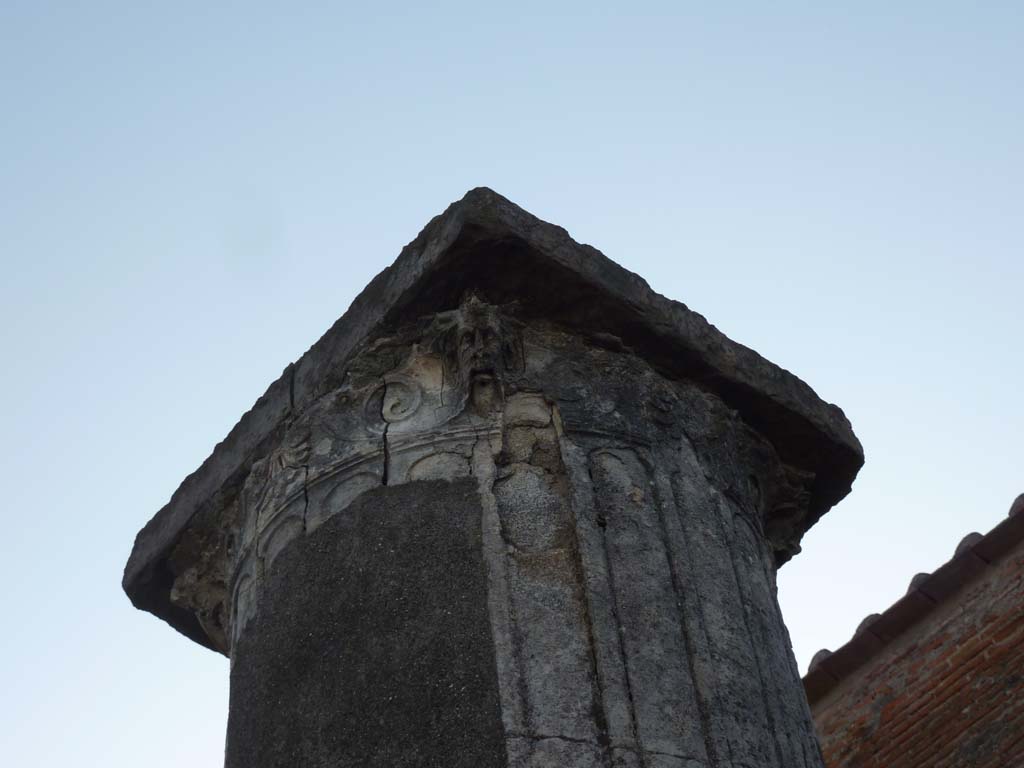 VII.8 Pompeii Forum. October 2014. Detail of top of column in south-west corner.
Foto Annette Haug, ERC Grant 681269 DÉCOR.

