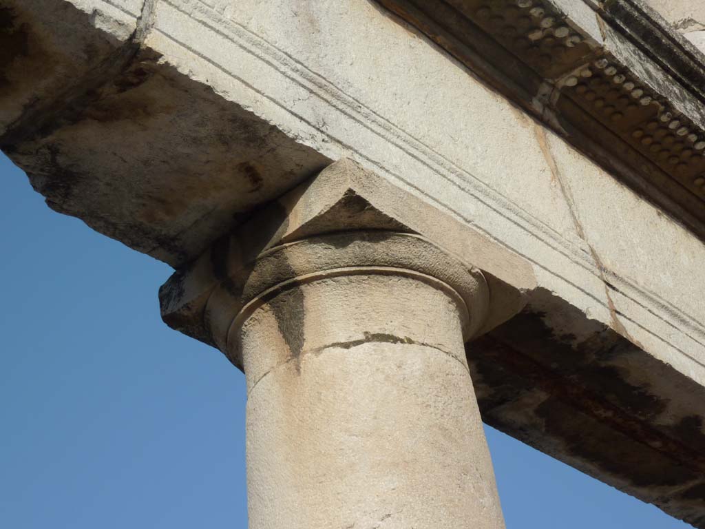 VII.8 Pompeii Forum. October 2014. Detail from upper colonnade near south-west corner.
Foto Annette Haug, ERC Grant 681269 DÉCOR.
