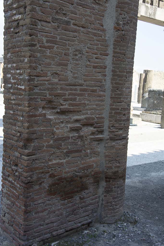 VII.8 Pompeii Forum. March 2019. 
Rear of masonry pillar with embedded column on south side of forum, near entrance VII.8.9.
Foto Annette Haug, ERC Grant 681269 DÉCOR.
