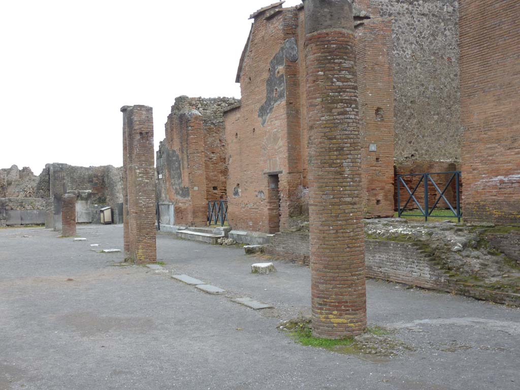 VII.8 Pompeii Forum. March 2014. Looking east along south portico of Forum. 
Foto Anne Kleineberg, ERC Grant 681269 DÉCOR.

