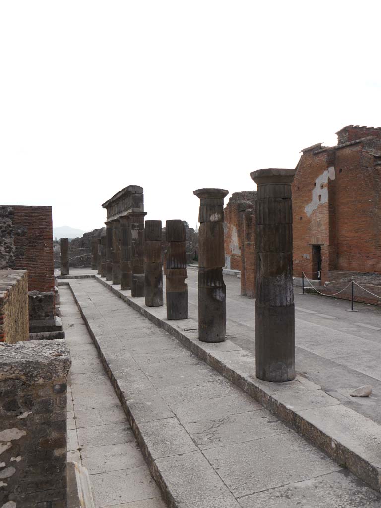 VII.8.00 Pompeii Forum. September 2018. Looking south-east along south side.
Foto Anne Kleineberg, ERC Grant 681269 DÉCOR.

